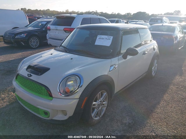 2011 MINI COOPER S WMWSV3C52BTY15611 Photo 1