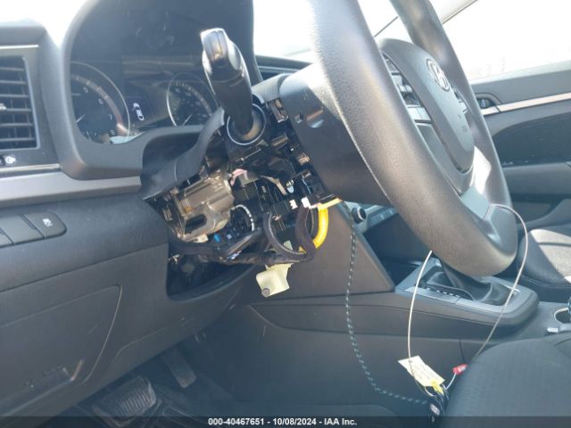 5NPD84LF7JH302309 Hyundai ELANTRA SEL