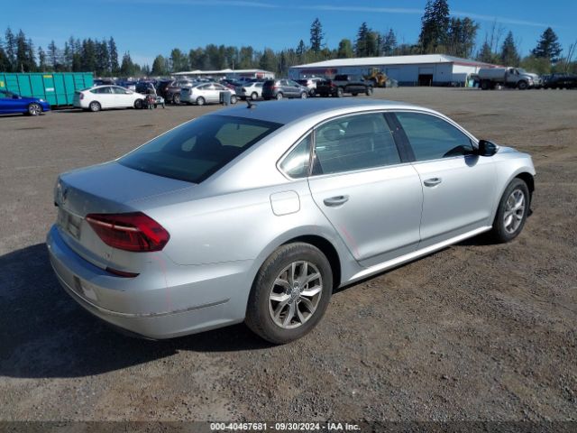 1VWAT7A32HC017788 Volkswagen Passat 1.8t S