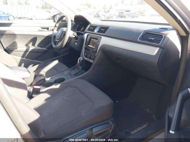 1VWAT7A32HC017788 Volkswagen Passat 1.8t S
