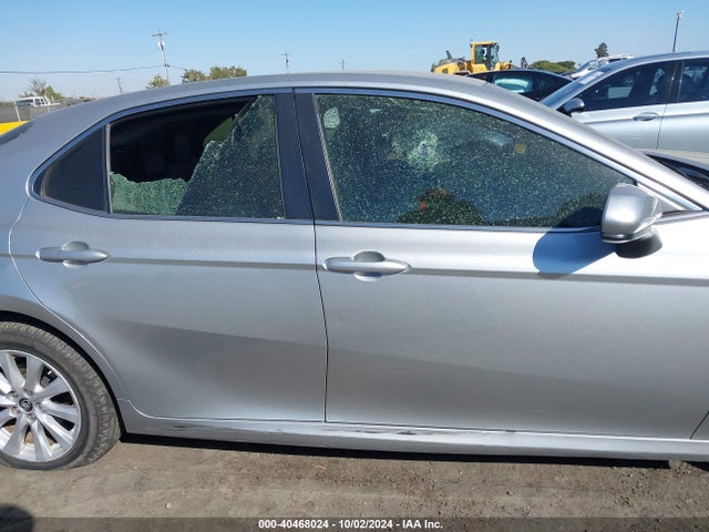 Toyota CAMRY LE 2018 JTNB11HK5J3037719 Image 12
