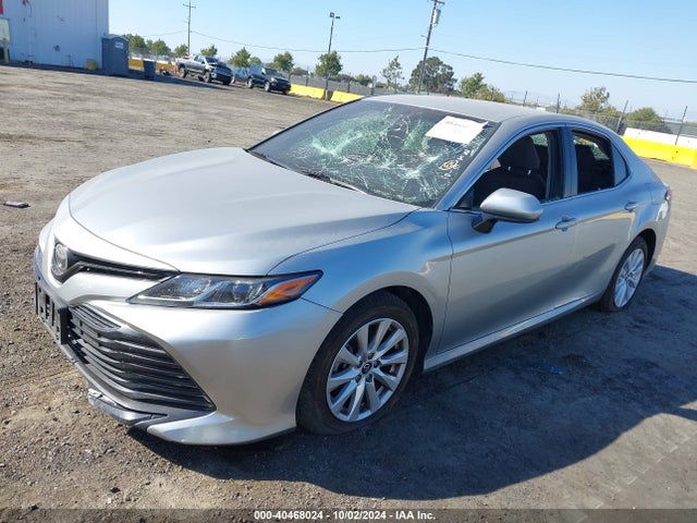 Toyota CAMRY LE 2018 JTNB11HK5J3037719 Image 2