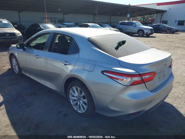 Toyota CAMRY LE 2018 JTNB11HK5J3037719 Image 3