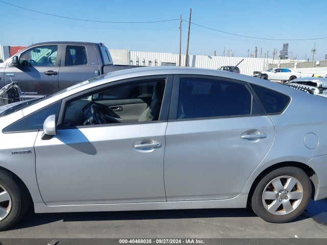 Toyota Prius Two 2014 JTDKN3DU3E1743309 Image 14