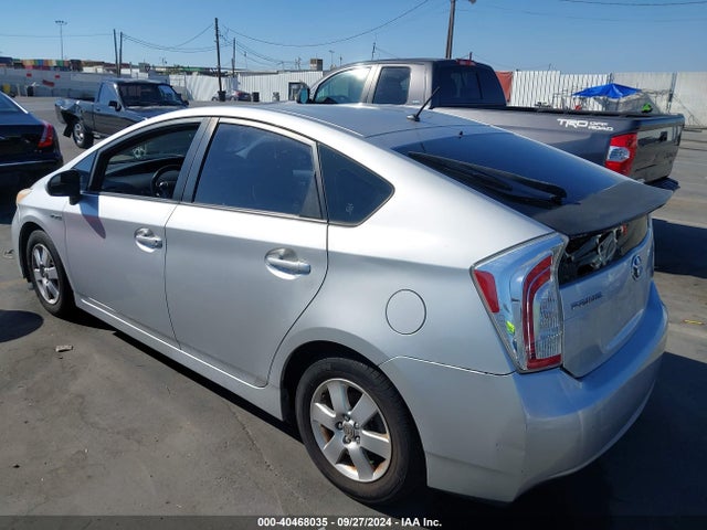 Toyota Prius Two 2014 JTDKN3DU3E1743309 Image 3