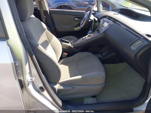 Toyota Prius Two 2014 JTDKN3DU3E1743309 Image 5
