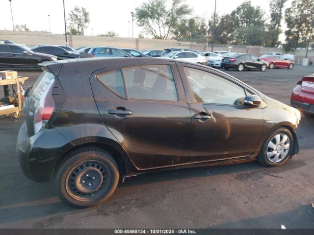 JTDKDTB38F1575651 Toyota Prius C Two