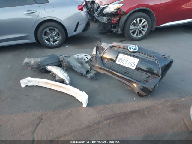 JTDKDTB38F1575651 Toyota Prius C Two