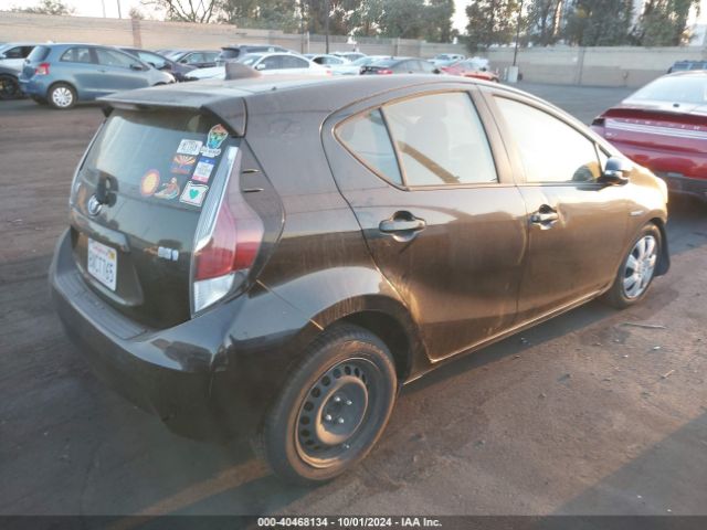 JTDKDTB38F1575651 Toyota Prius C Two