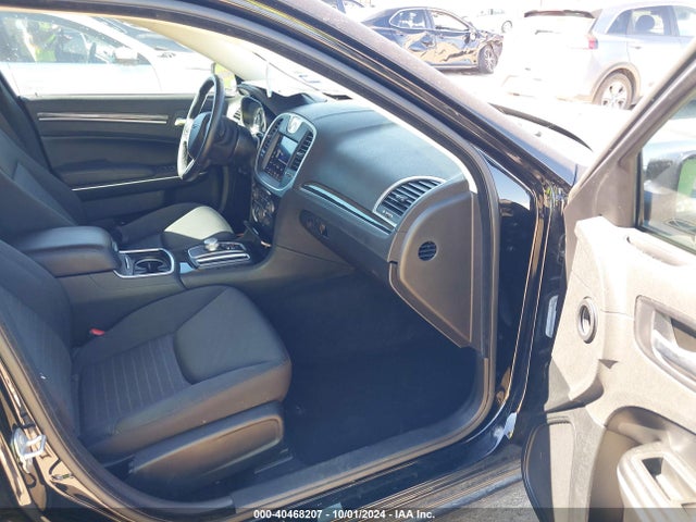 Chrysler 300 Touring 2022 2C3CCAAG0NH167780 Image 5