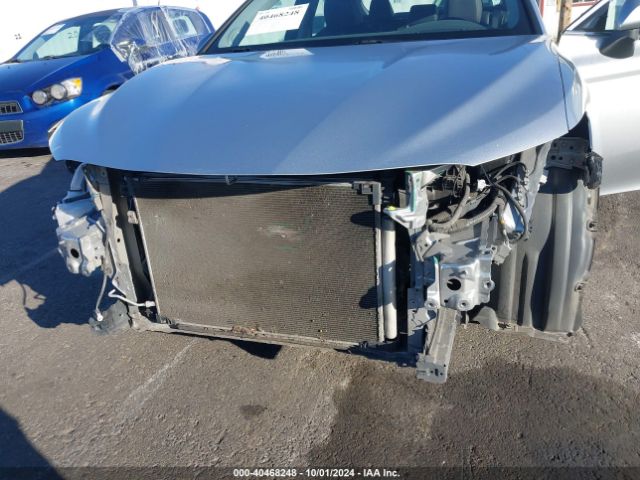 4T1B21HK6JU005014 Toyota Camry Hybrid Xle
