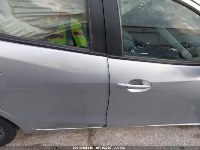3MYDLBJV8LY701749 Toyota YARIS LE