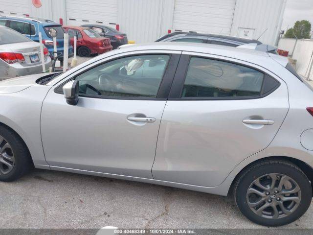 3MYDLBJV8LY701749 Toyota YARIS LE