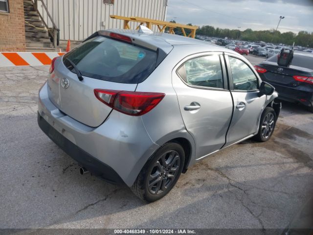 3MYDLBJV8LY701749 Toyota YARIS LE