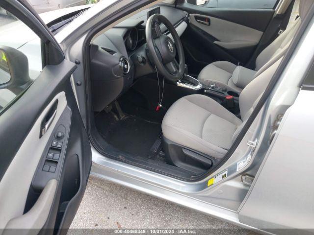 3MYDLBJV8LY701749 Toyota YARIS LE