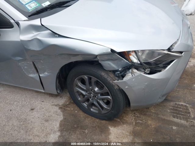 3MYDLBJV8LY701749 Toyota YARIS LE