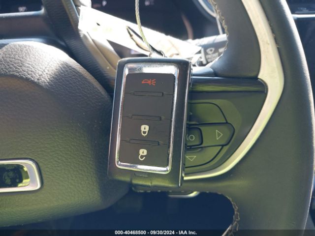 1C4RJJAG9P8843325 Jeep Grand Cherokee L Laredo 4x2