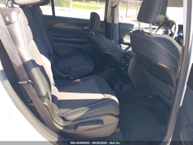 1C4RJJAG9P8843325 Jeep Grand Cherokee L Laredo 4x2