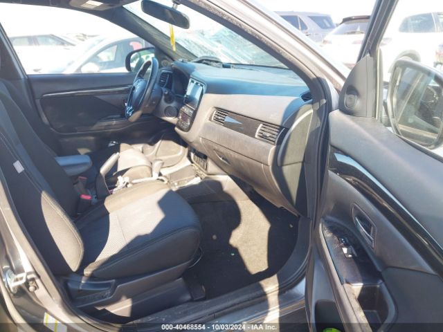 JA4AD3A37JZ045303 Mitsubishi Outlander Le