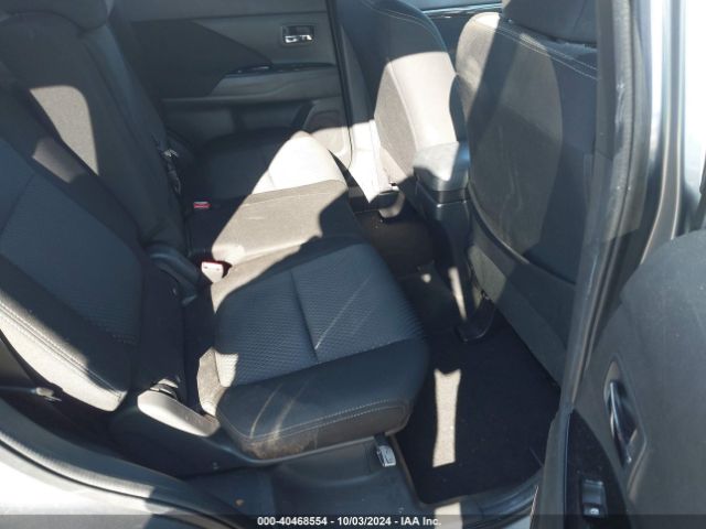 JA4AD3A37JZ045303 Mitsubishi Outlander Le