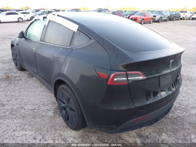 2024 TESLA MODEL Y 7SAYGDEE9RA292188 Photo 2