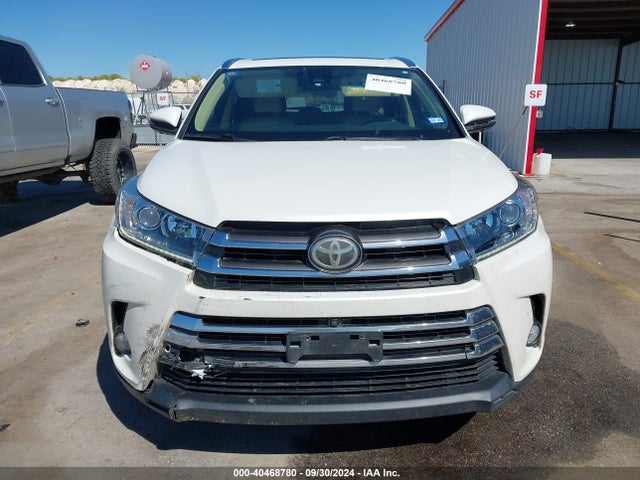 Toyota Highlander Limited Platinum 2017 5TDDZRFH8HS466230 Image 12
