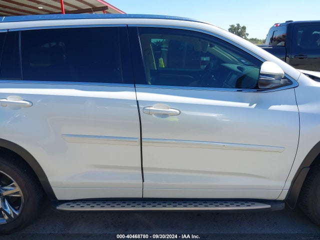 Toyota Highlander Limited Platinum 2017 5TDDZRFH8HS466230 Image 13
