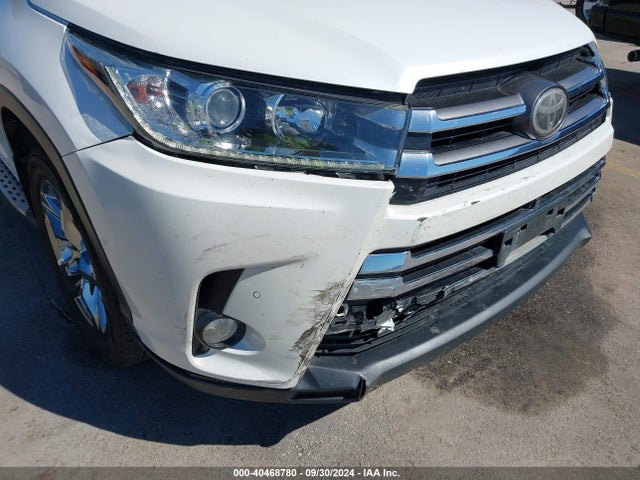 Toyota Highlander Limited Platinum 2017 5TDDZRFH8HS466230 Image 17