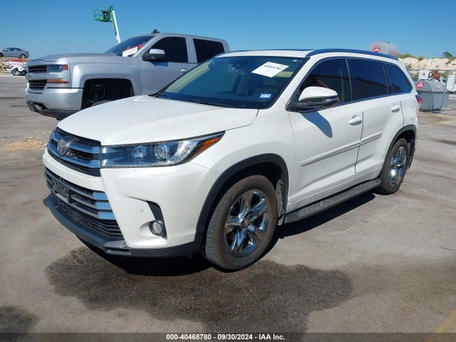 Toyota Highlander Limited Platinum 2017 5TDDZRFH8HS466230 Image 2