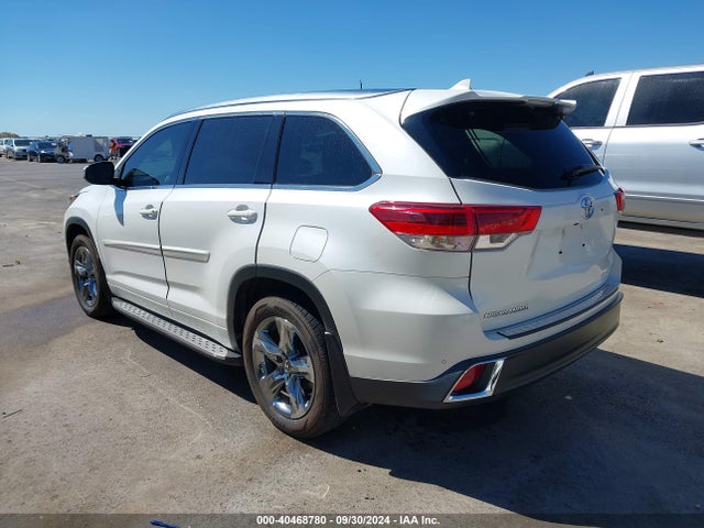 Toyota Highlander Limited Platinum 2017 5TDDZRFH8HS466230 Image 3