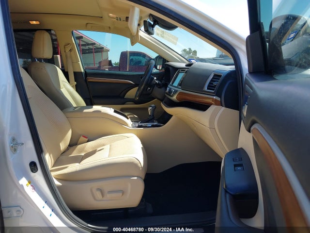 Toyota Highlander Limited Platinum 2017 5TDDZRFH8HS466230 Image 5