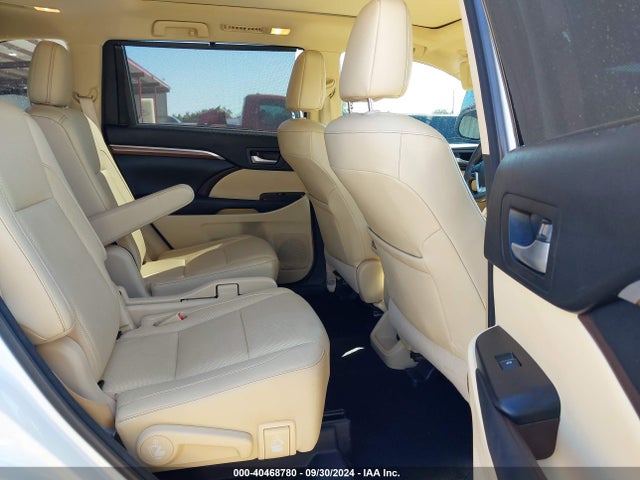Toyota Highlander Limited Platinum 2017 5TDDZRFH8HS466230 Image 8