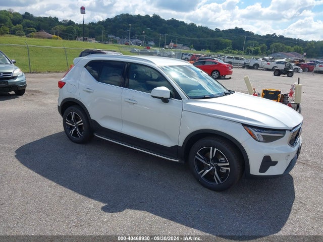 Volvo Xc40 B5 Core Bright Theme/b5 Core Dark Theme 2024 YV4L12UK7R2262436 main image
