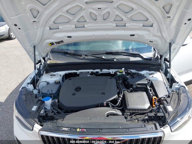 Volvo Xc40 B5 Core Bright Theme/b5 Core Dark Theme 2024 YV4L12UK7R2262436 Image 10