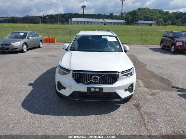 Volvo Xc40 B5 Core Bright Theme/b5 Core Dark Theme 2024 YV4L12UK7R2262436 Image 12