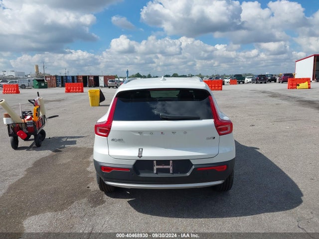 Volvo Xc40 B5 Core Bright Theme/b5 Core Dark Theme 2024 YV4L12UK7R2262436 Image 16