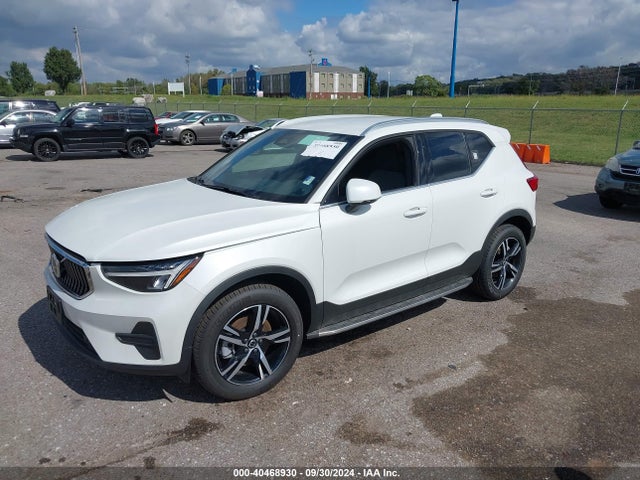 Volvo Xc40 B5 Core Bright Theme/b5 Core Dark Theme 2024 YV4L12UK7R2262436 Image 2