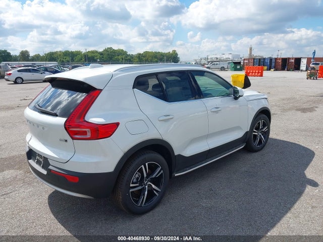 Volvo Xc40 B5 Core Bright Theme/b5 Core Dark Theme 2024 YV4L12UK7R2262436 Image 4