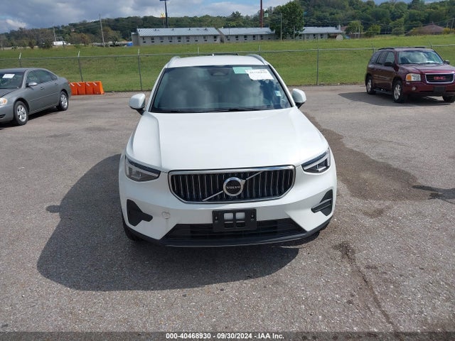 Volvo Xc40 B5 Core Bright Theme/b5 Core Dark Theme 2024 YV4L12UK7R2262436 Image 6