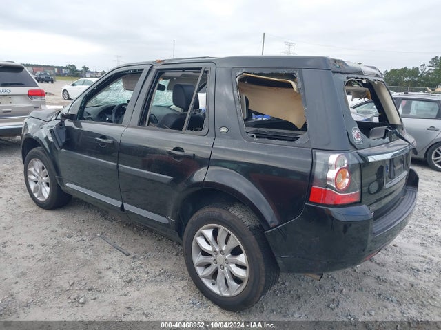 Land Rover LR2 2014 SALFR2BG9EH418483 Image 3