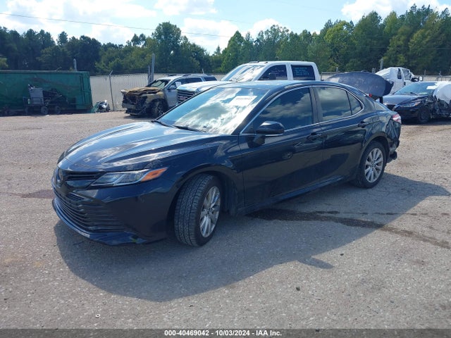 Toyota CAMRY LE 2018 JTNB11HK1J3032162 Image 2