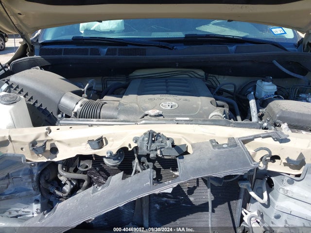 5TFDY5F11JX733724 Toyota Tundra Sr5 5.7l V8