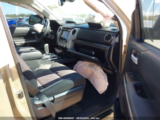5TFDY5F11JX733724 Toyota Tundra Sr5 5.7l V8