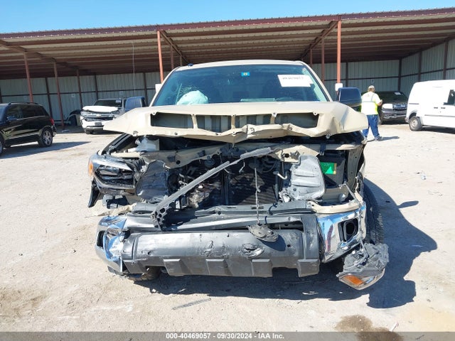 5TFDY5F11JX733724 Toyota Tundra Sr5 5.7l V8