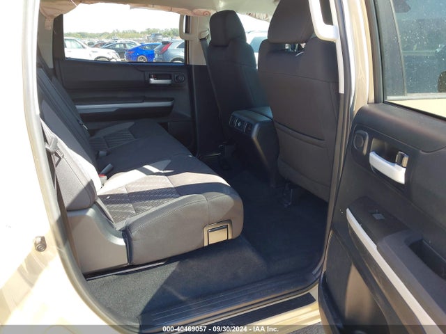 5TFDY5F11JX733724 Toyota Tundra Sr5 5.7l V8