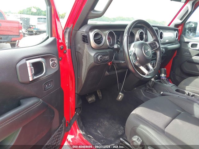 1C4HJXEN3LW233711 Jeep Wrangler Unlimited Sahara 4x4