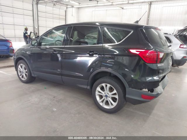 1FMCU9GD5KUA21884 Ford ESCAPE SE