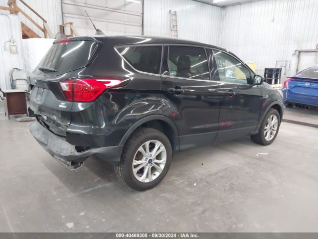 1FMCU9GD5KUA21884 Ford ESCAPE SE
