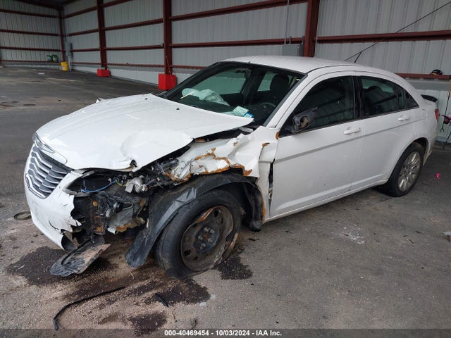 Chrysler 200 LX 2014 1C3CCBAB0EN195306 Image 2