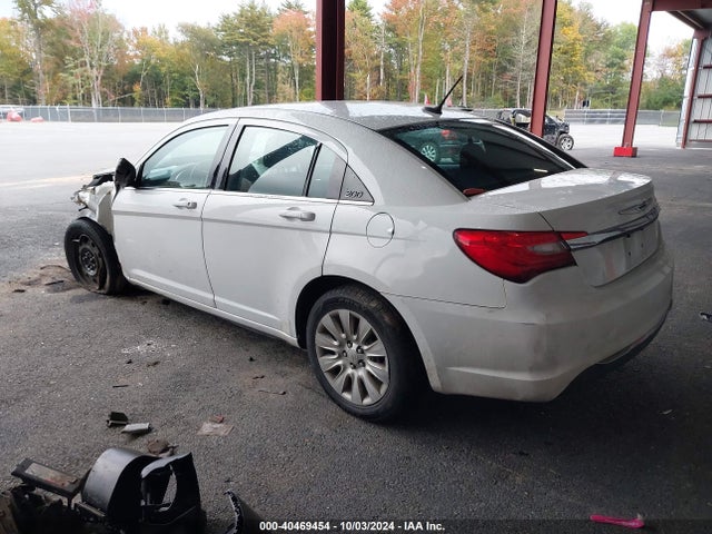 Chrysler 200 LX 2014 1C3CCBAB0EN195306 Image 3